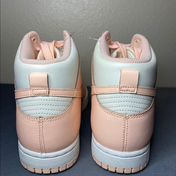 Nike Dunk High ‘Crimson Tint’
- Size 7 Women - Picture 4 of 7